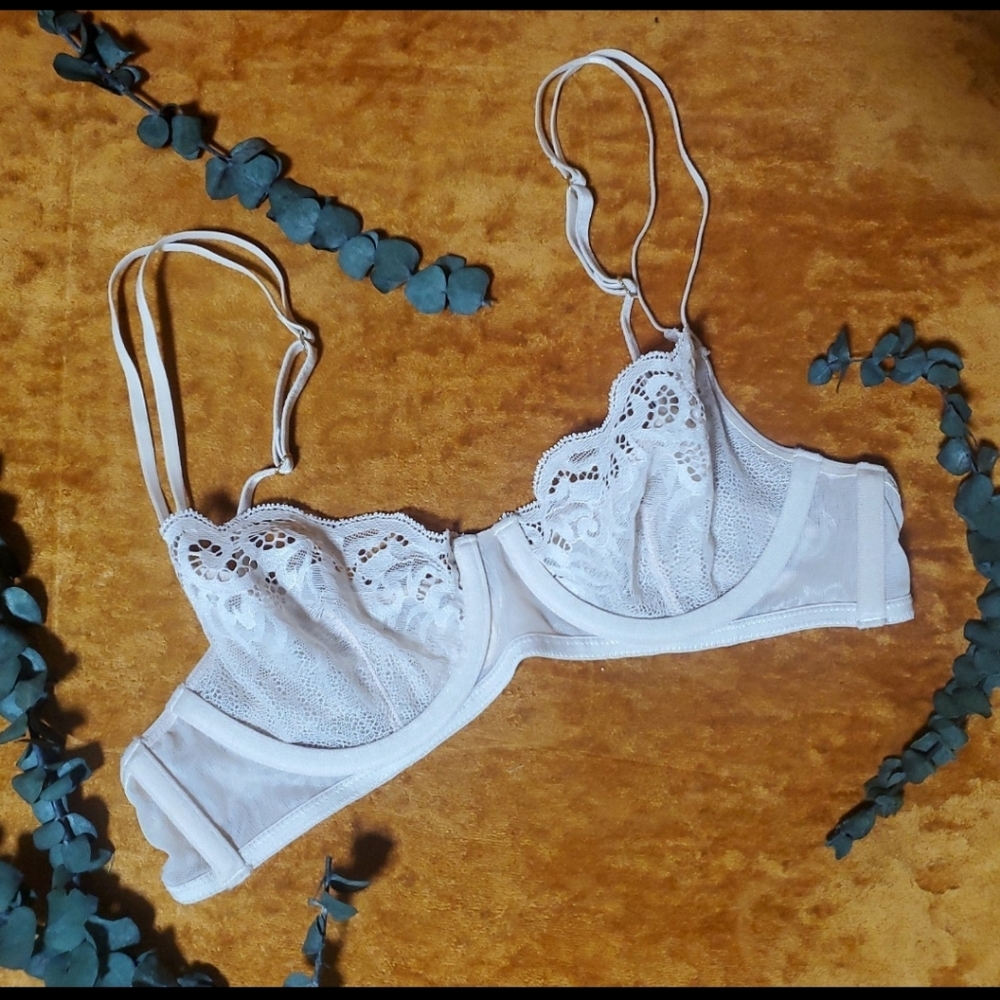 NWOT 32A Lace Nude Bralette